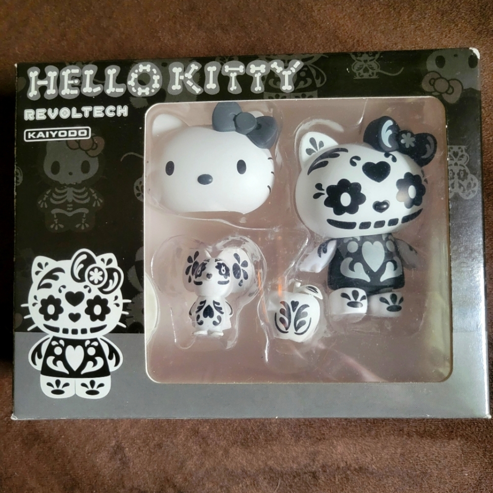 NIB Kaiyodo Revoltech Sanrio Hello Kitty 4-Inch Sugar Skull
